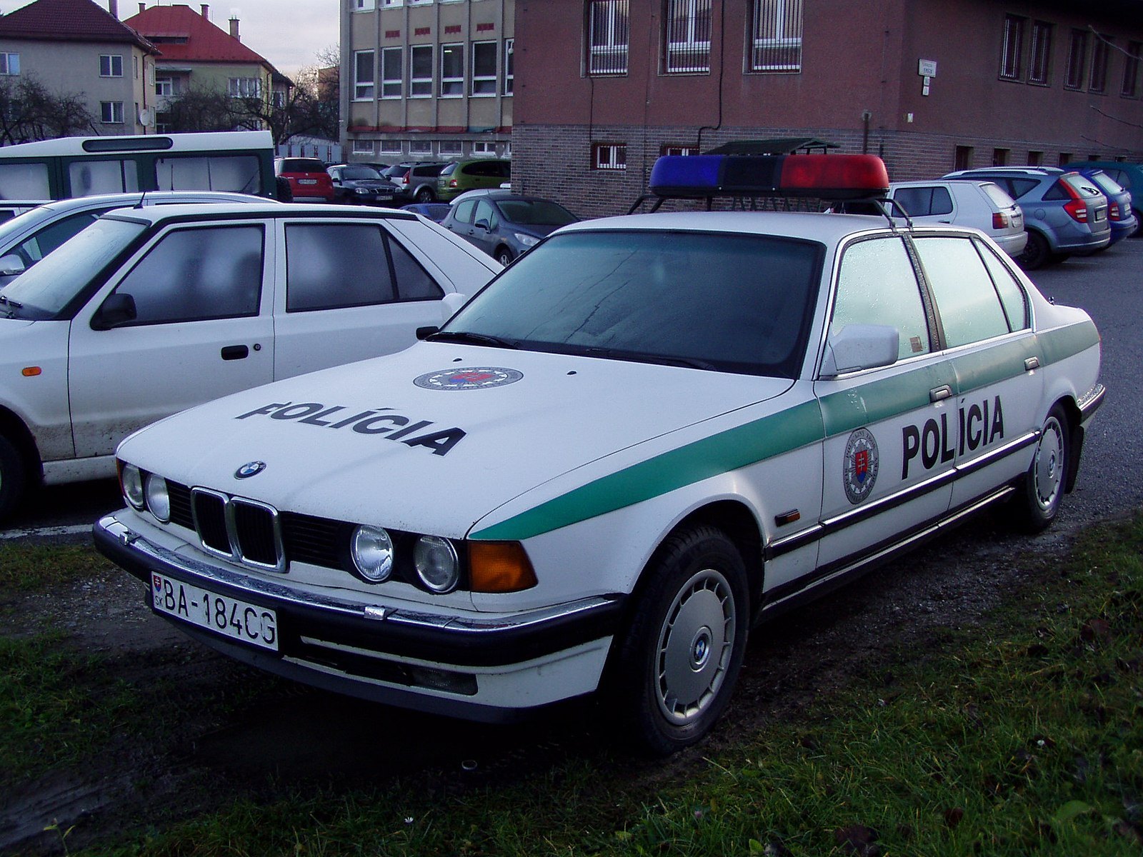 1600px-Policajn%C3%A9_auto_BMW%3B_Slovak_police_car_BMW%3B_la_coche_de_polic%C3%ADa_de_Eslovaquia_BMW.JPG