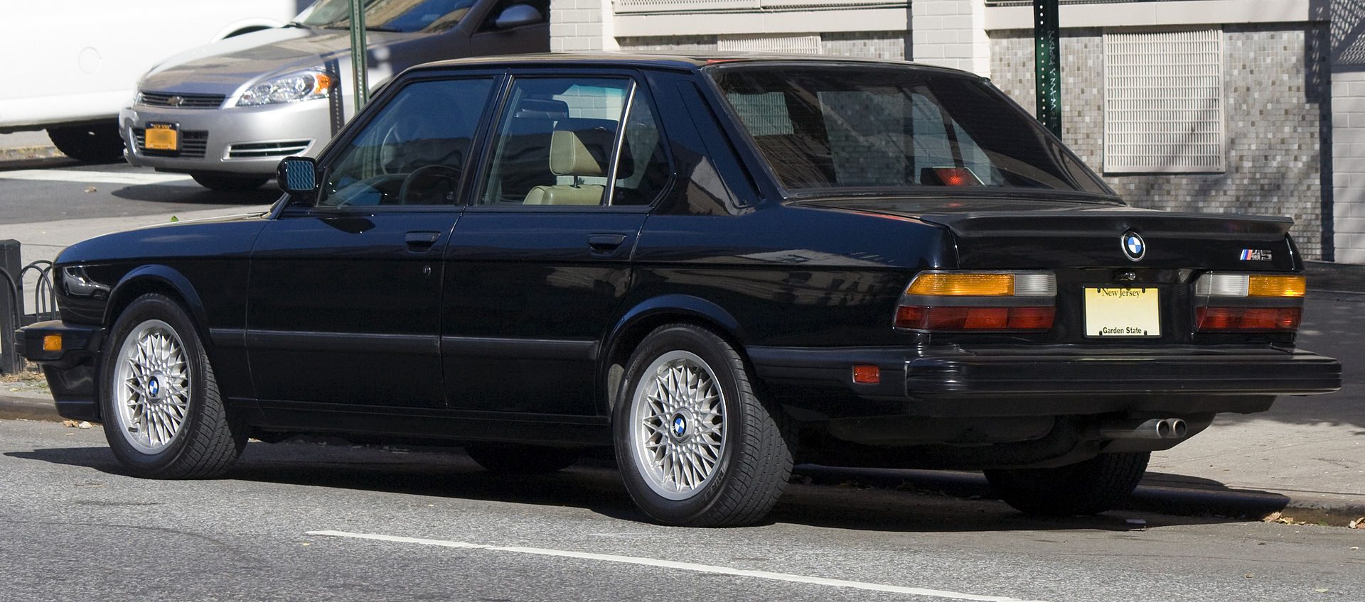 1920px-BMW_M5_E28_US.jpg