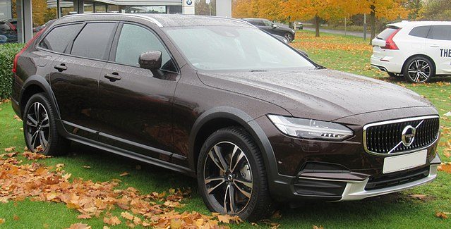 640px-2017_Volvo_V90_CRoss_Country_D5_PP_Automatic_2.0_Front.jpg