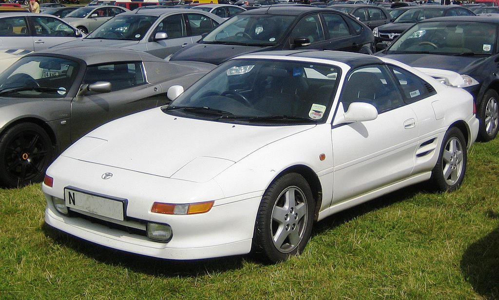 1024px-Toyota_MR2_%28SW20%29_ca_1995_at_Snetterton_2008.JPG