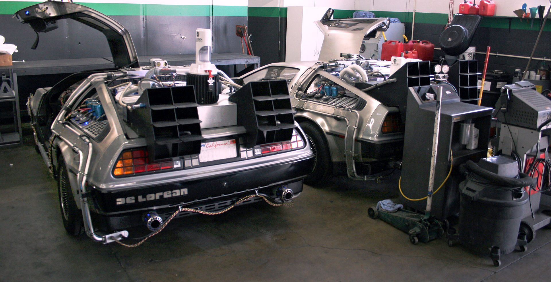 1920px-Back_to_future-deloran-dmc-time_machine-2x-terabass.jpg