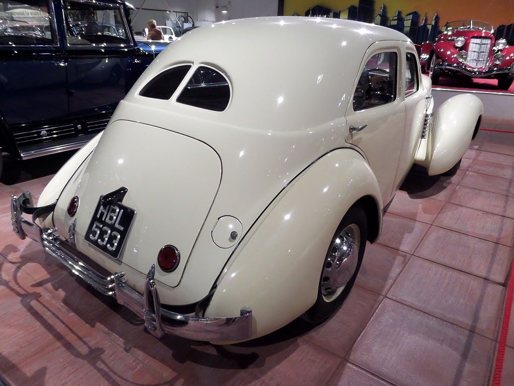 1024px-Cord_812_Beverly_sedan_1935_%2813494462053%29.jpg