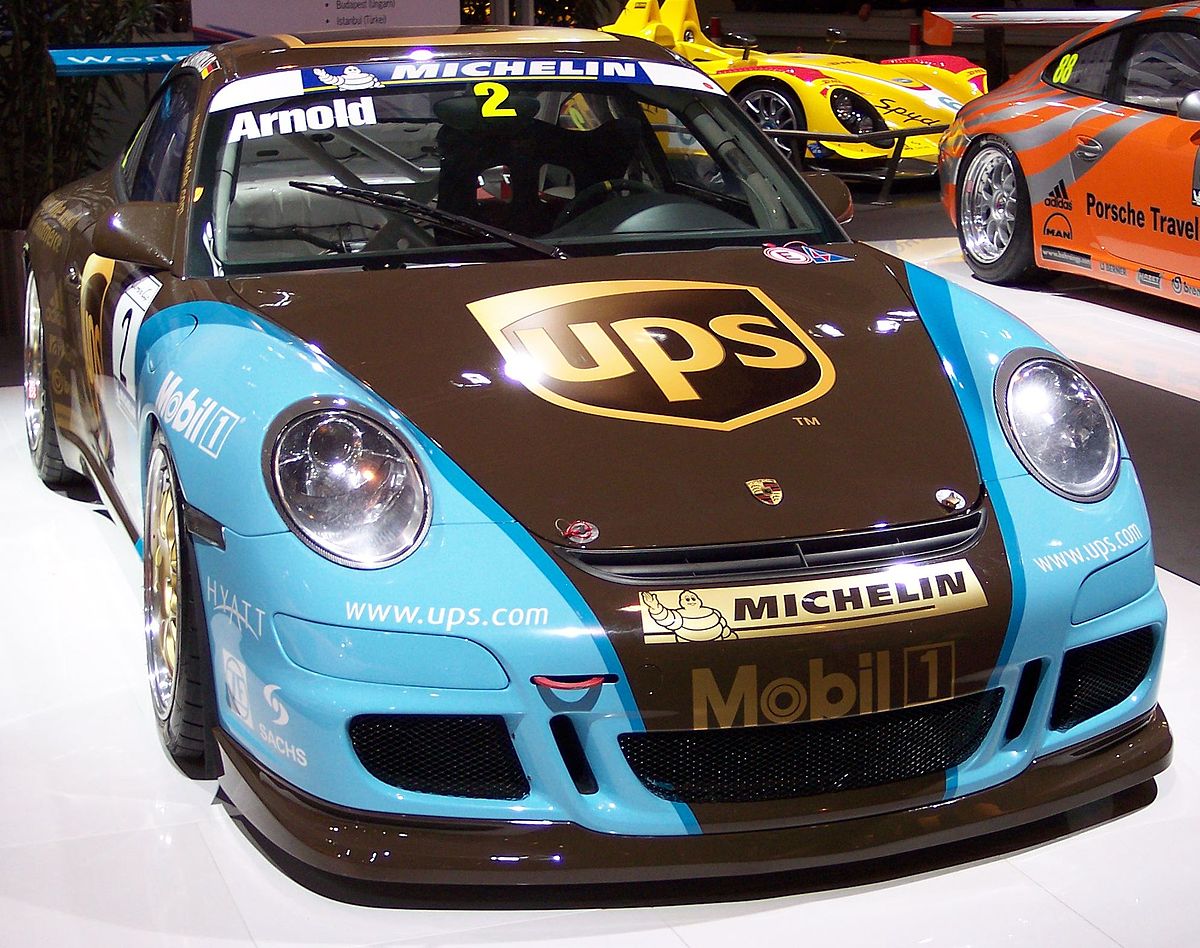 1200px-Porsche_GT3_RS_Lance_David_Arnold_vr_EMS.jpg