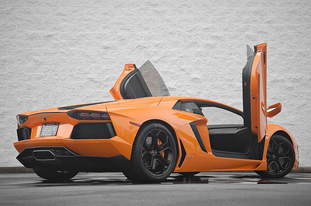 1024px-Orange_Lamborghini_Aventador_LP700_%2813958653933%29.jpg