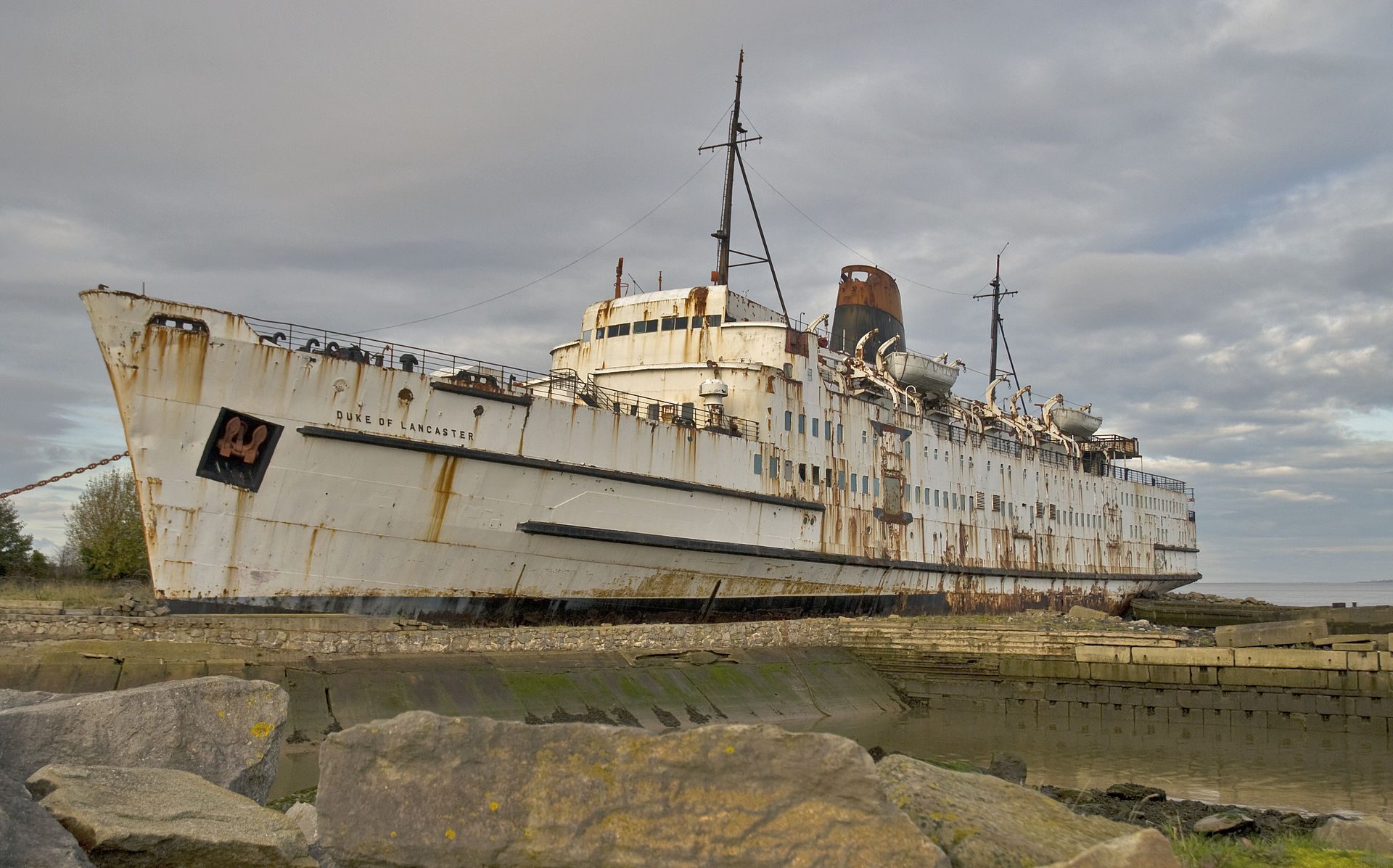 1920px-Duke_of_Lancaster_beached%2C_2010.jpg