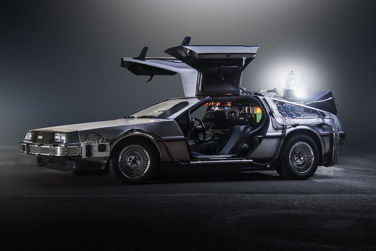 1200px-TeamTimeCar.com-BTTF_DeLorean_Time_Machine-OtoGodfrey.com-JMortonPhoto.com-07.jpg