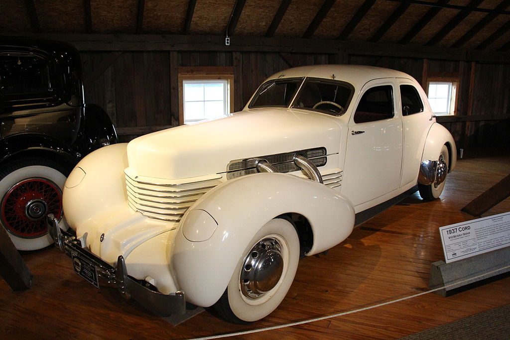 1024px-1937_Cord_812_Supercharged_Beverley_Sedan_%2814510113494%29.jpg