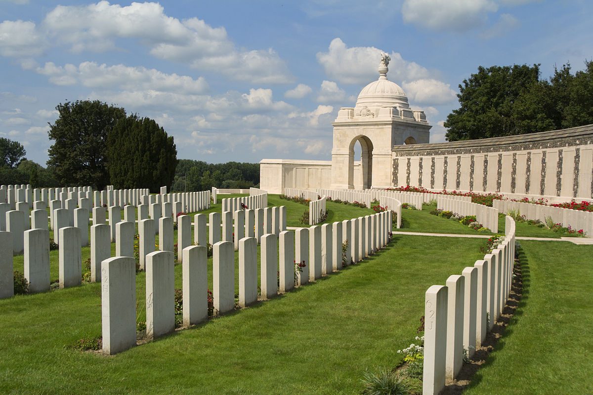 1200px-Tyne_Cot_Commonwealth_War_Graves_Cemetery.jpg
