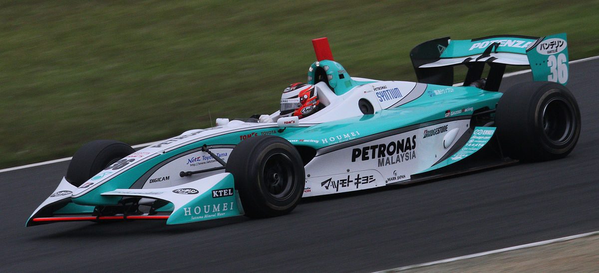 1200px-Andre_Lotterer_2010_Formula_Nippon_Motegi_%28May%29_FP2.jpg