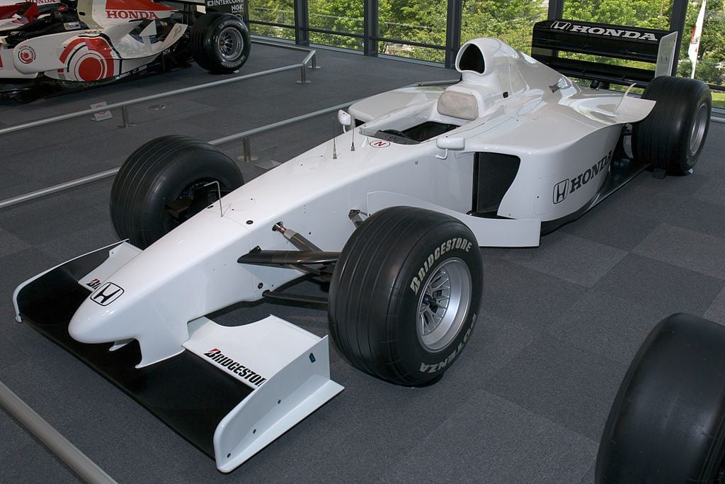 1024px-Honda_RA099_front-left1_Honda_Collection_Hall.jpg