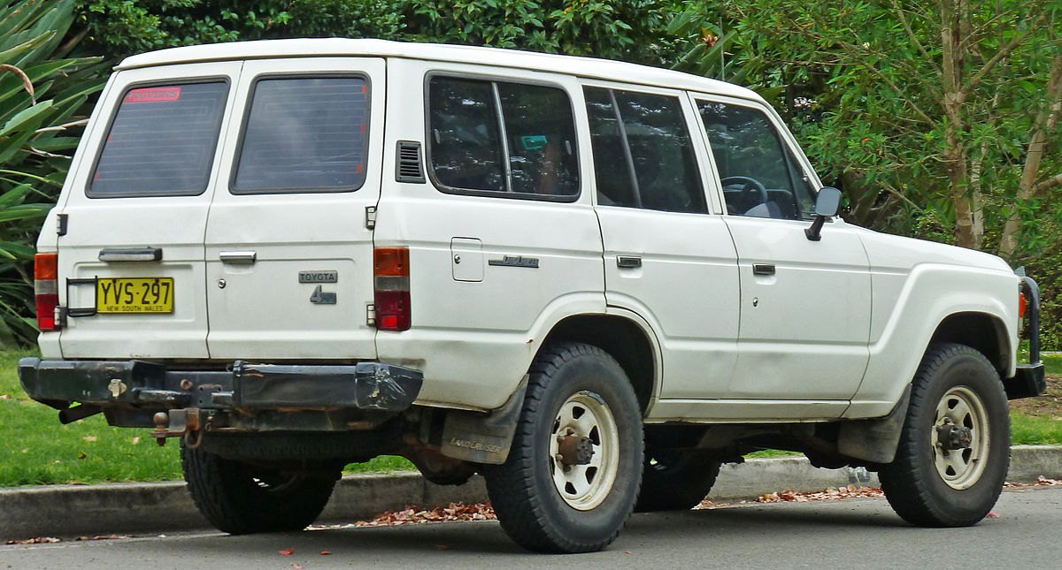 1200px-1981-1987_Toyota_Land_Cruiser_%28FJ60%29_wagon_%282011-03-10%29.jpg