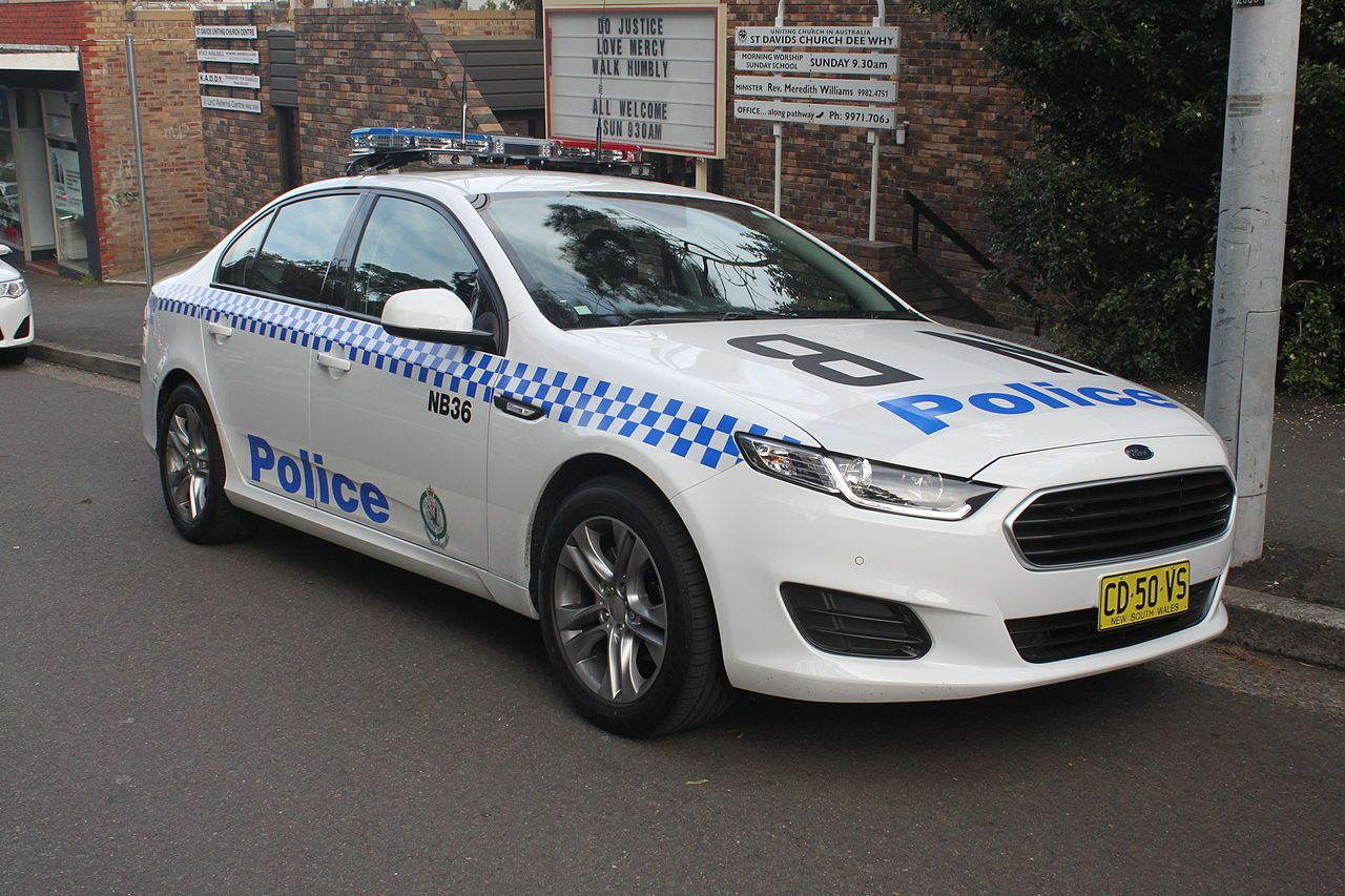 1280px-2015_Ford_Falcon_(FG_X)_sedan,_NSW_Police_Force_(18179928673).jpg