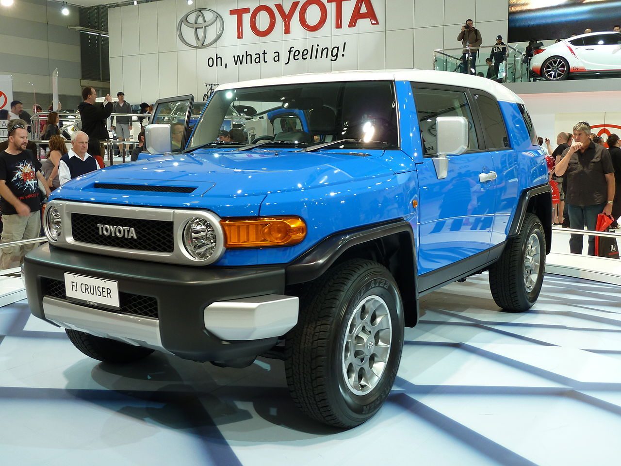 1280px-2010_Toyota_FJ_Cruiser_%28GSJ15R%29_wagon_%282010-10-16%29_01.jpg