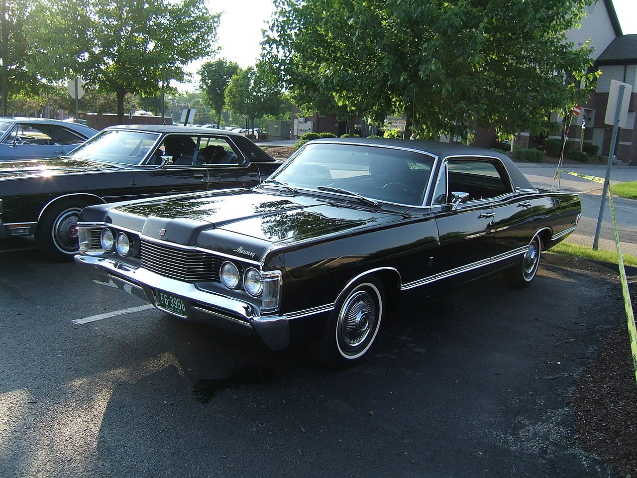 1280px-1968_Mercury_Park_Lane_Brougham_4-door_Hardtop.JPG