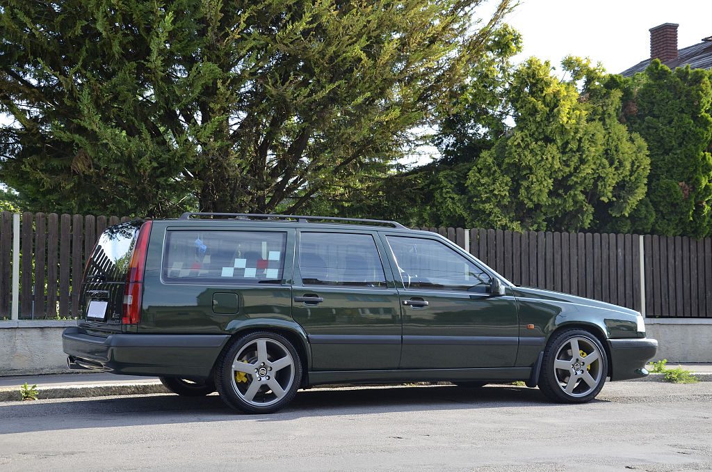 1024px-Volvo_850_T-5R.jpg