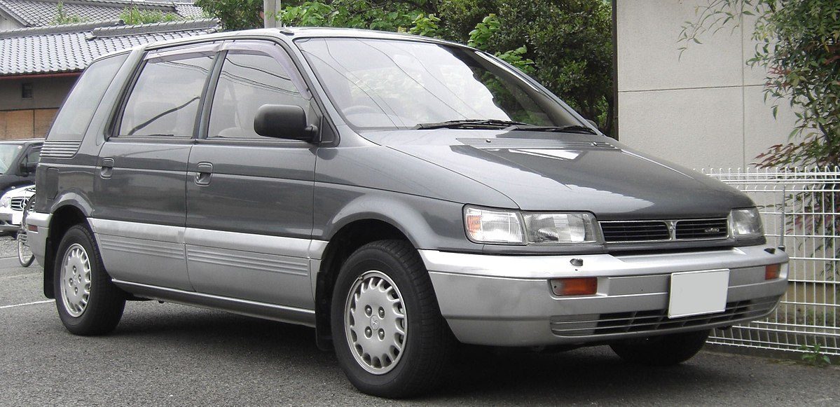 1200px-1991-1994_Mitsubishi_Chariot.jpg