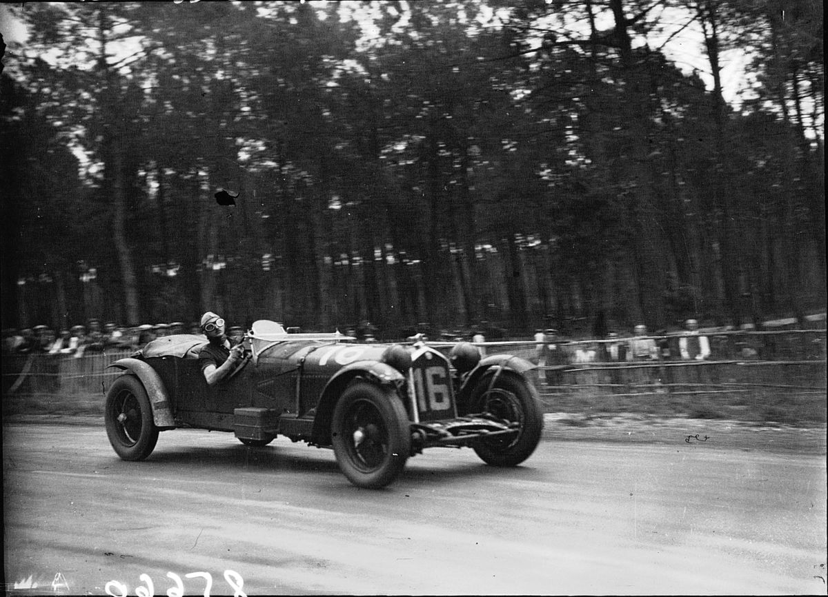 1200px-Alfa_Romeo_16_of_Birkin_and_Howe_at_the_1931_24_Hours_of_Le_Mans.jpg