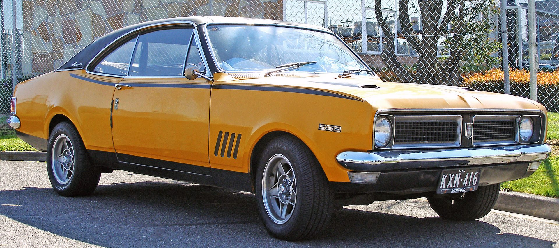 1920px-1970-1971_Holden_HG_Monaro_GTS_350_coupe_01.jpg