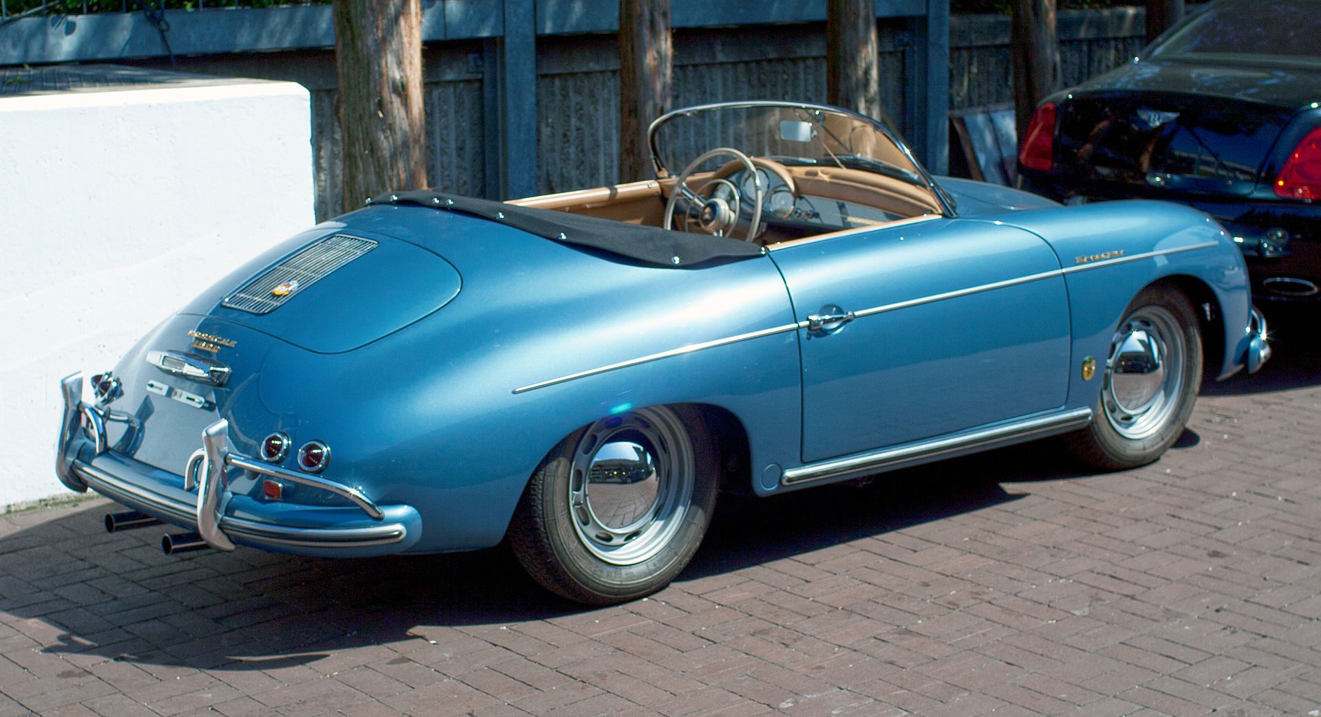 1920px-1957_Porsche_356_Speedster_%28A%29%2C_rear.jpg