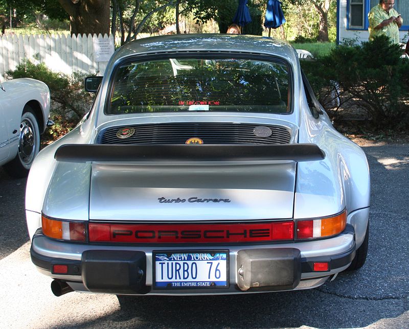 800px-Porsche_Turbo_76.jpg