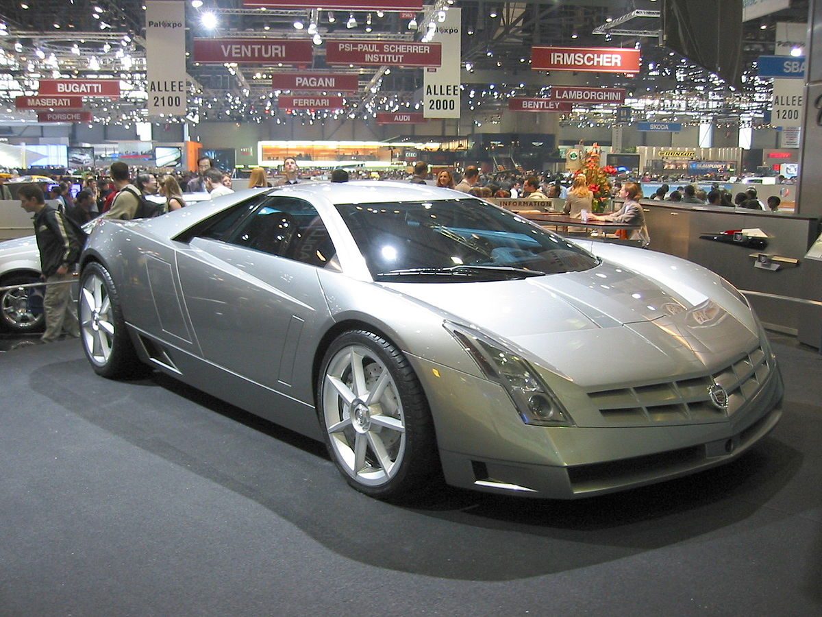 1200px-Cadillac_Cien_%28front_angle%29.jpg