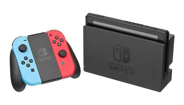 640px-Nintendo-Switch-Console-Docked-wJoyConRB.jpg