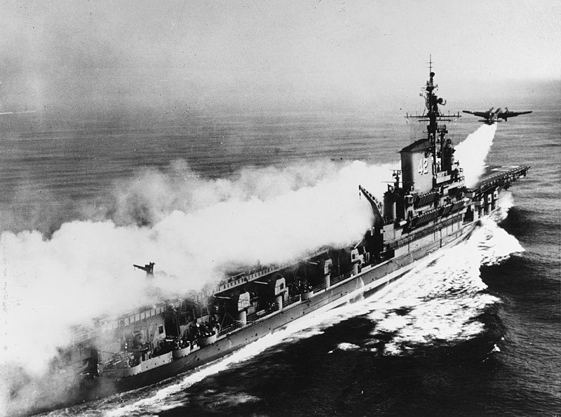 800px-Lockheed_P2V-3C_Neptune_takes_off_from_USS_Franklin_D._Roosevelt_%28CVB-42%29_on_2_July_1951_%2880-G-629296%29.jpg