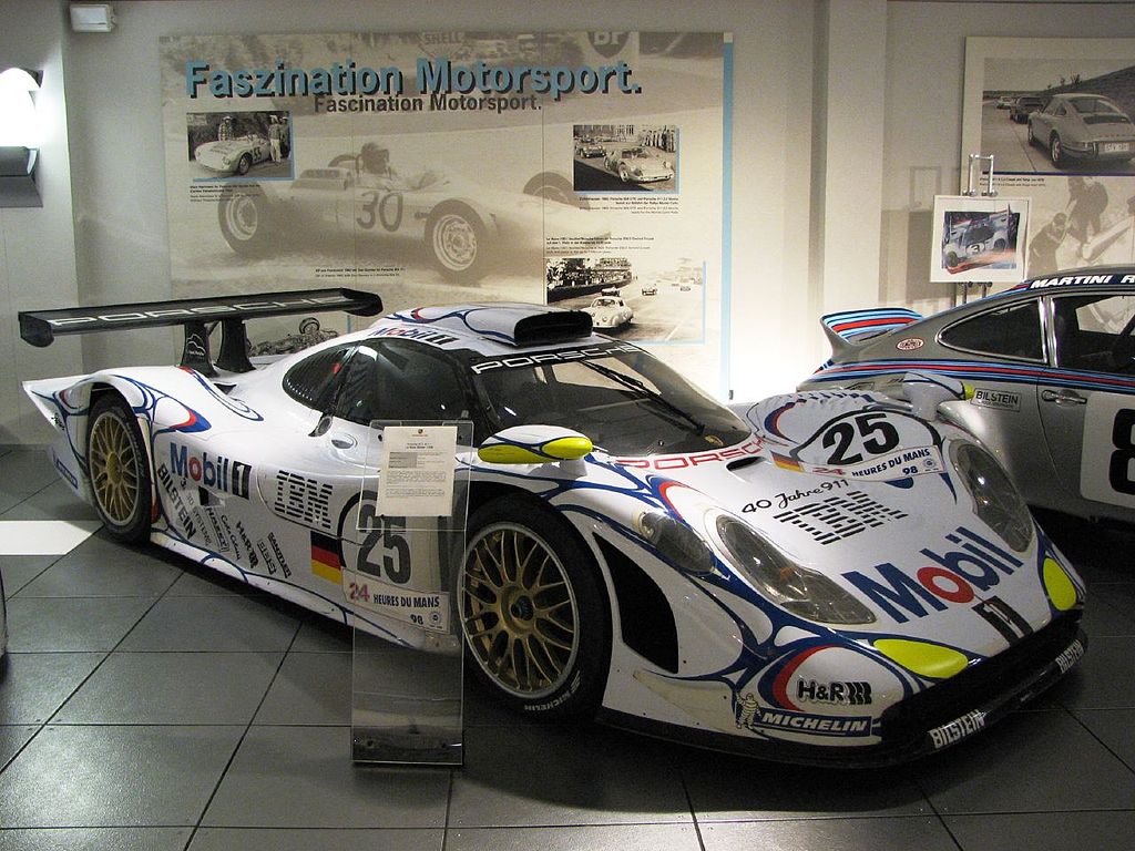 1024px-Porsche_911_GT1_%2798_-25.jpg