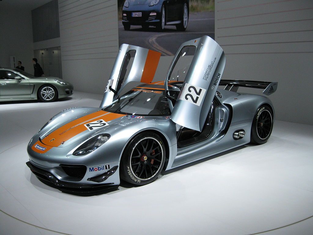 1024px-2011-03-04_Autosalon_Genf_1213.JPG