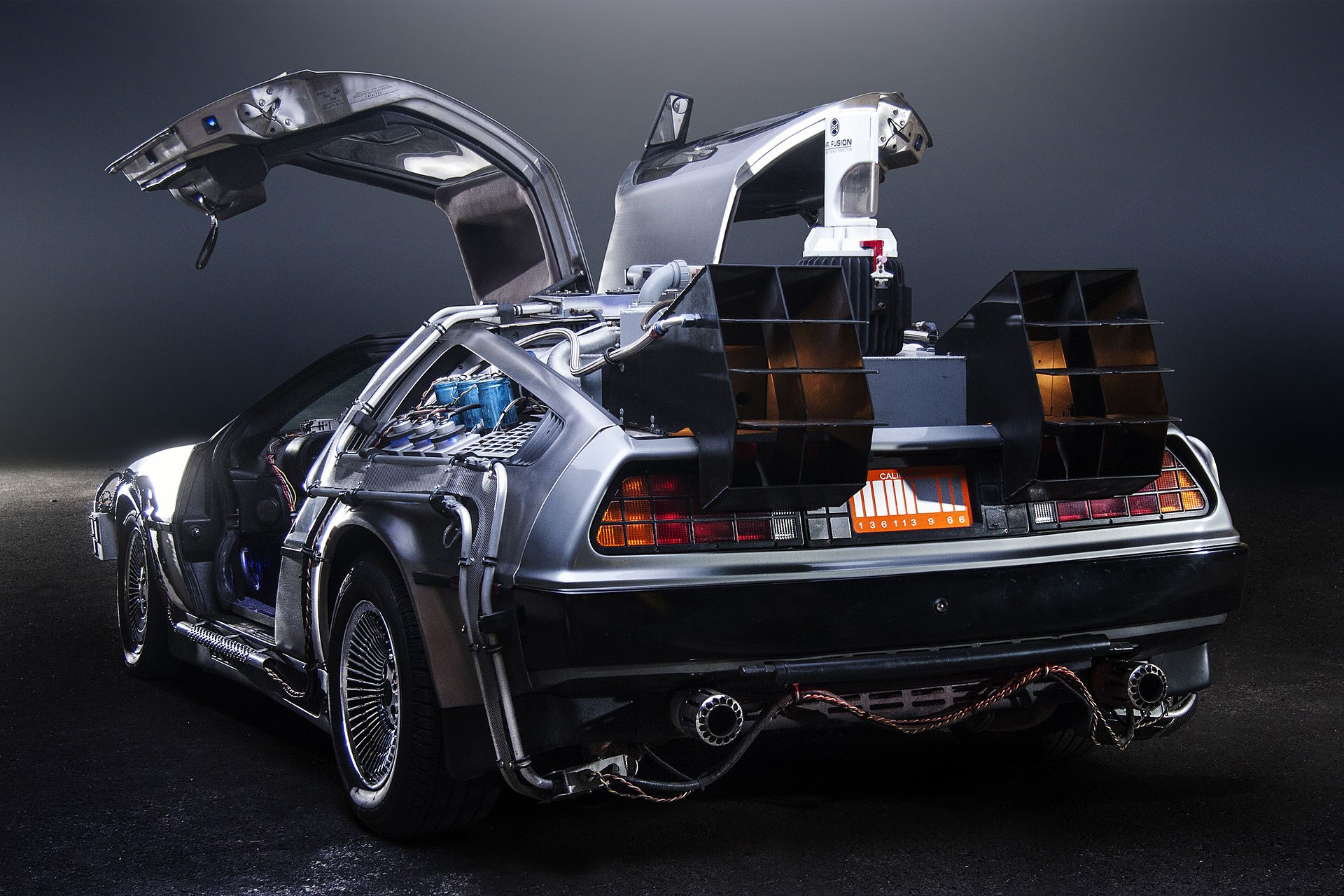 1920px-TeamTimeCar.com-BTTF_DeLorean_Time_Machine-OtoGodfrey.com-JMortonPhoto.com-01.jpg