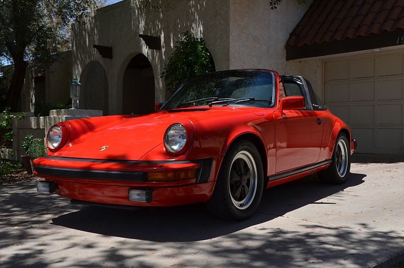 800px-1982_porsche_911_sc_targa_red.jpg