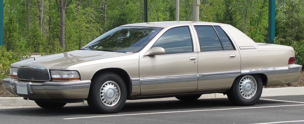 1200px-Buick_Roadmaster_--_04-22-2010.jpg