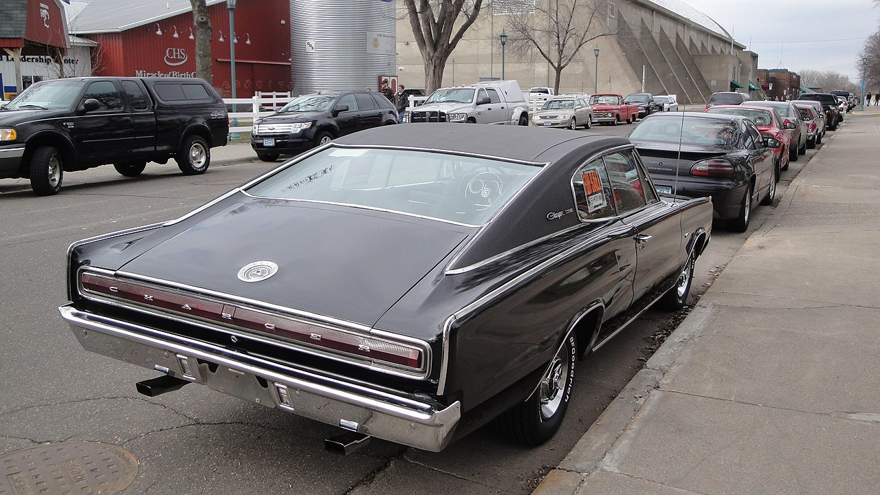 1280px-67_Dodge_Charger_%286954033036%29.jpg