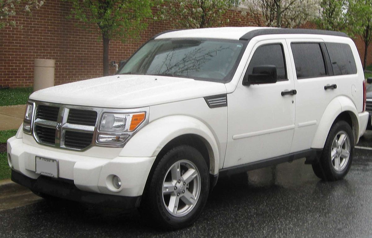 1200px-Dodge_Nitro_.jpg