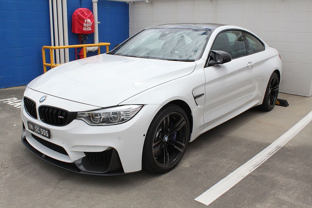 1024px-2015_BMW_M4_%28F82%29_coupe_%2824220553394%29.jpg