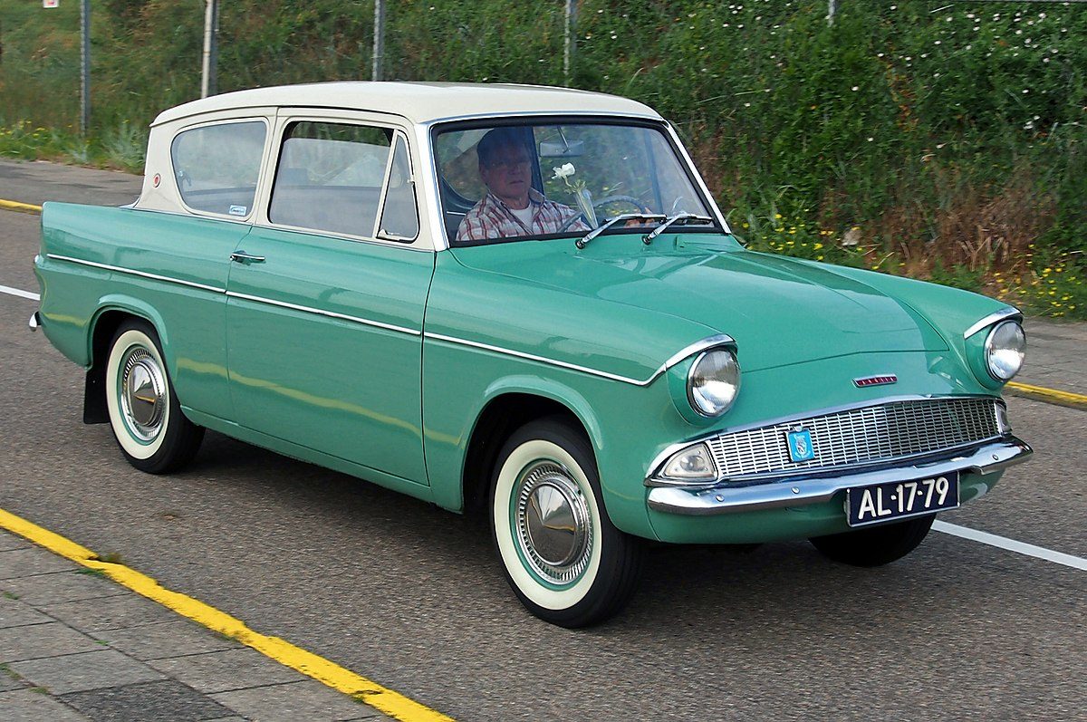 1200px-1960_Ford_105E_Anglia%2C_licence_AL-17-79%2C_pic6.JPG