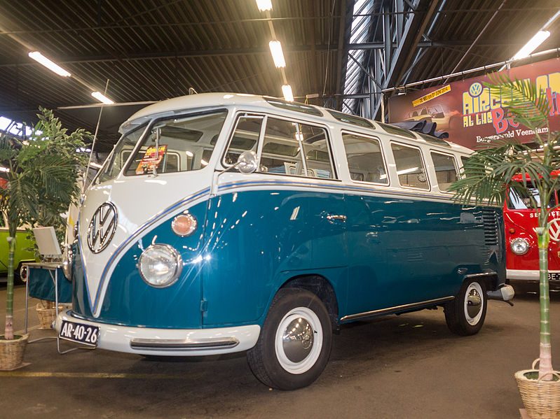 799px-Oldtimer_show_Eelde_2013_-_VW_Samba_Transporter.jpg