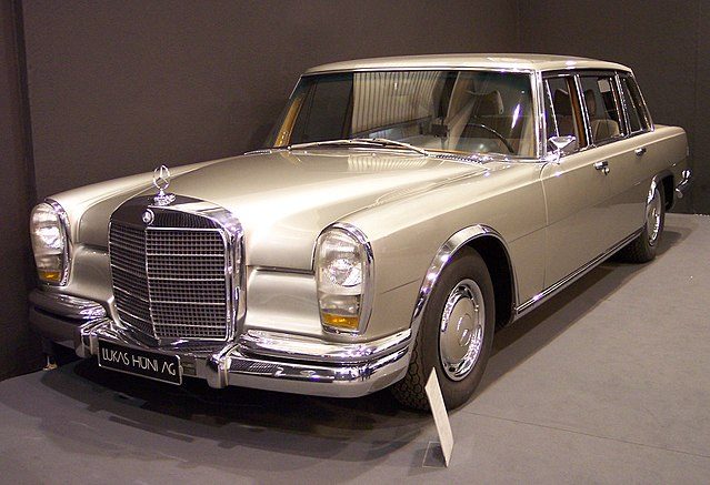 640px-Mercedes-Benz_600_vl_silver_TCE.jpg