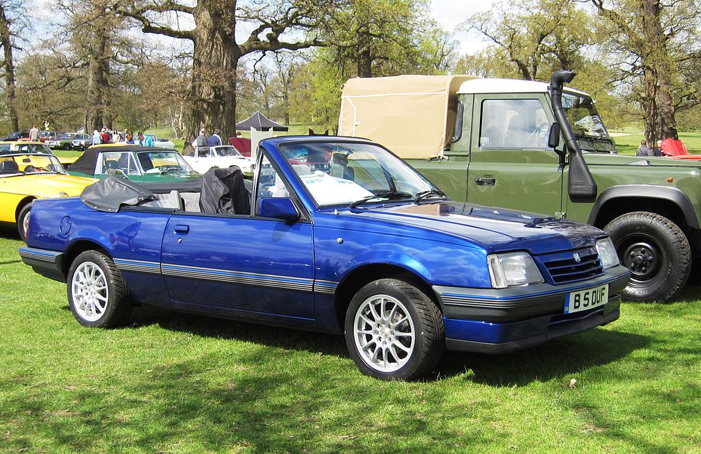 1024px-Vauxhall_Cavalier_cabriolet_conversion_Hammond_u._Thiede_first_reg_June_1986_1796cc.JPG