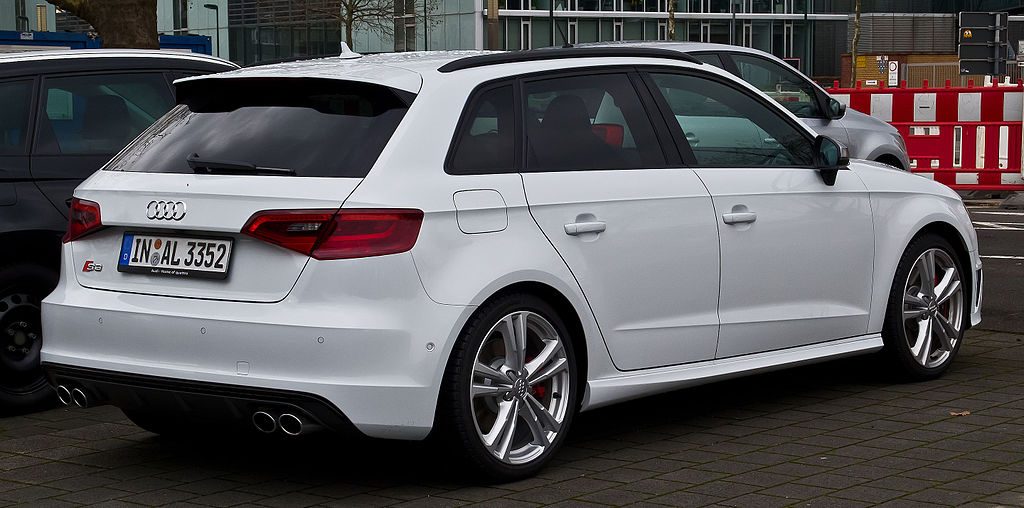 1024px-Audi_S3_Sportback_%288V%29_%E2%80%93_Heckansicht%2C_6._M%C3%A4rz_2016%2C_D%C3%BCsseldorf.jpg