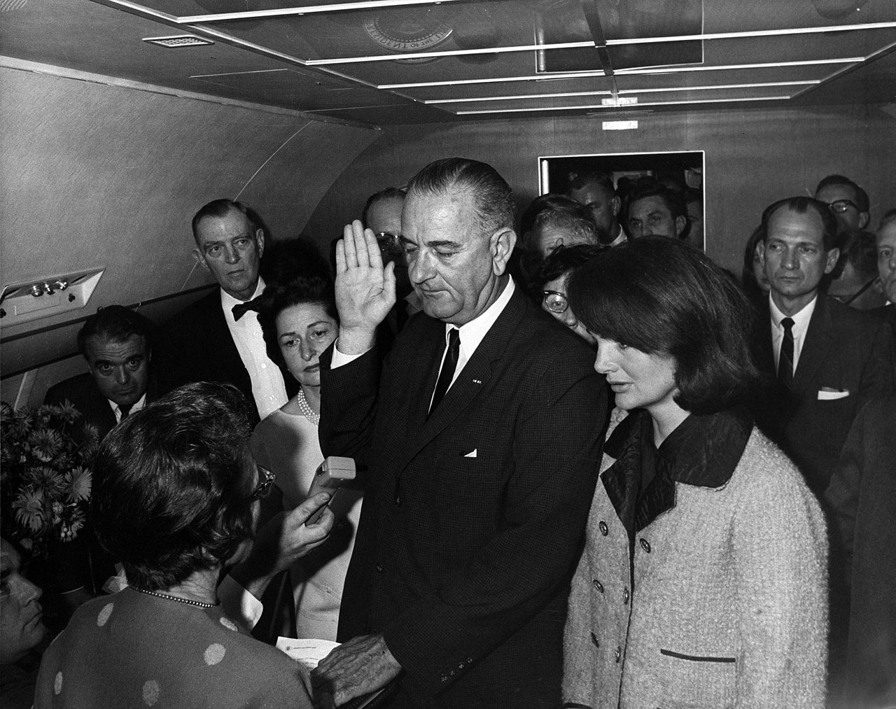 1280px-Lyndon_B._Johnson_taking_the_oath_of_office%2C_November_1963.jpg