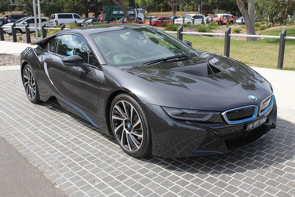 1024px-2015_BMW_i8_%28I12%29_coupe_%2825835062172%29.jpg