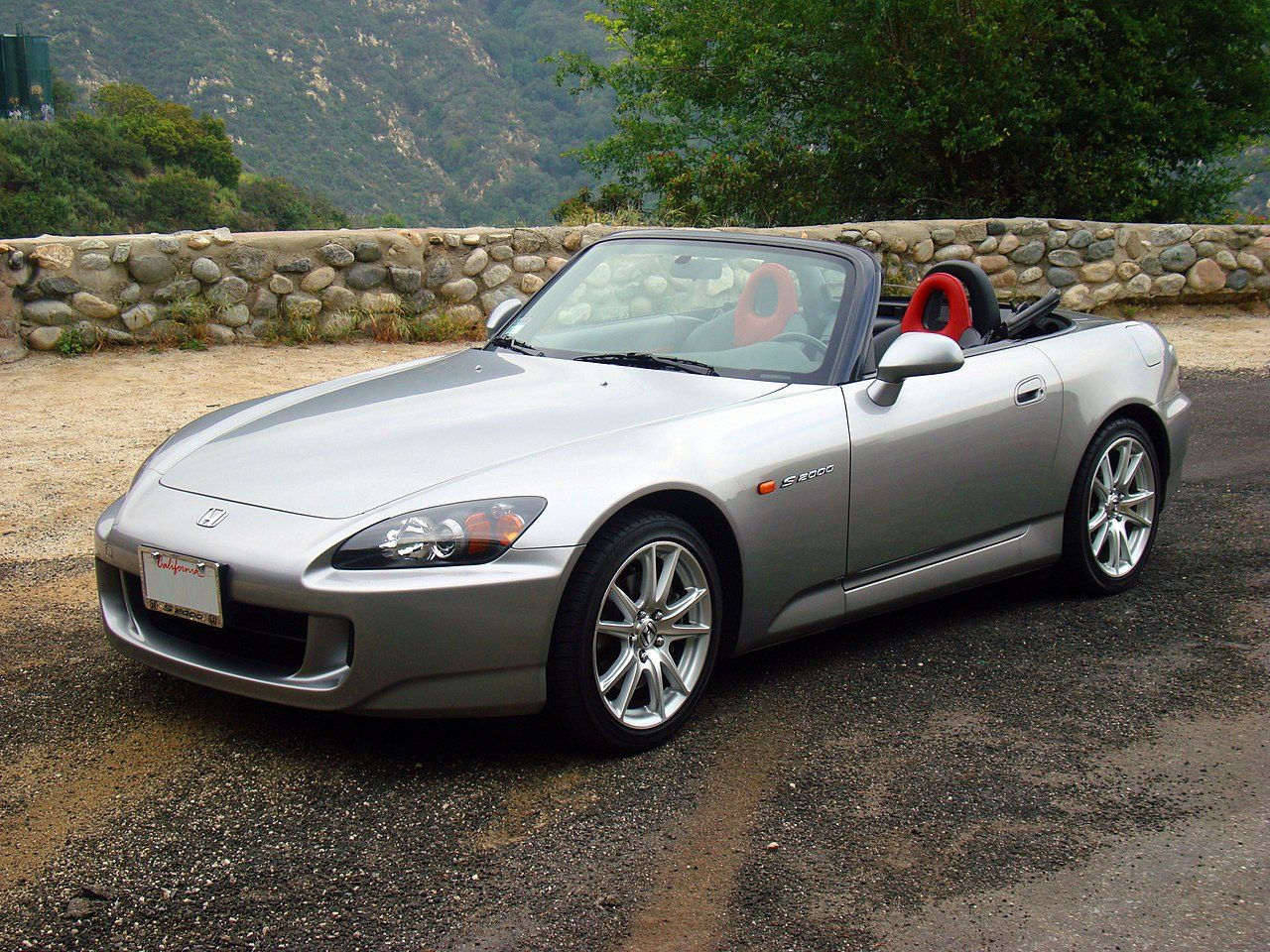 1280px-HondaS2000-004.jpg