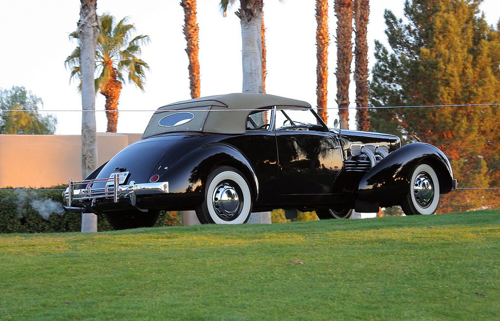 1024px-1937_Cord_812_Supercharged_Phaeton_-_rvr_%2812823776163%29.jpg