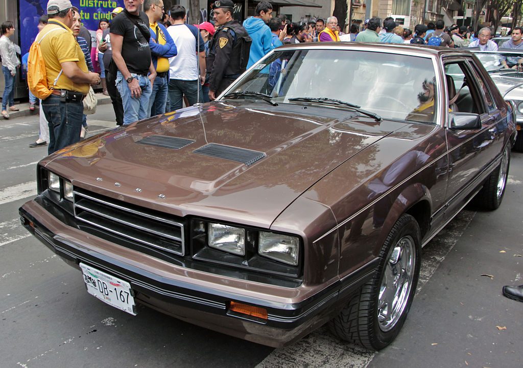 1024px-1982_or_83_Ford_Mustang_%28México%29%2C_at_the_Desfile_de_autos_antiguos_2014.jpg