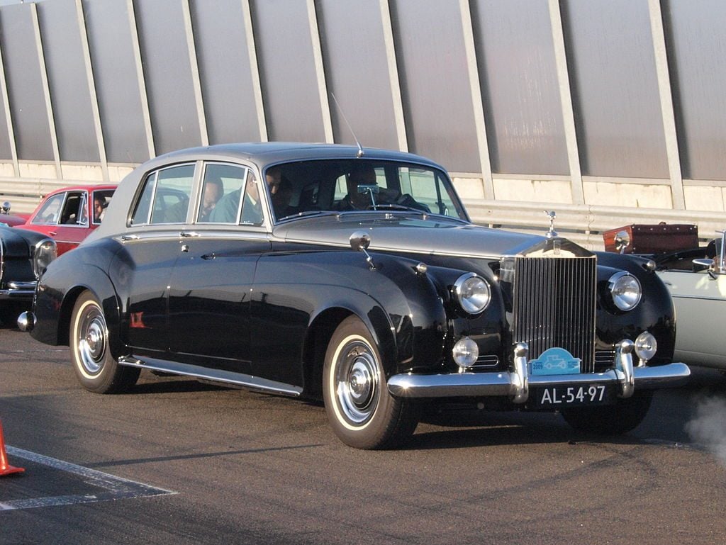 1024px-Rolls_Royce_CLOUD_II_dutch_licence_registration_AL-54-97-.JPG