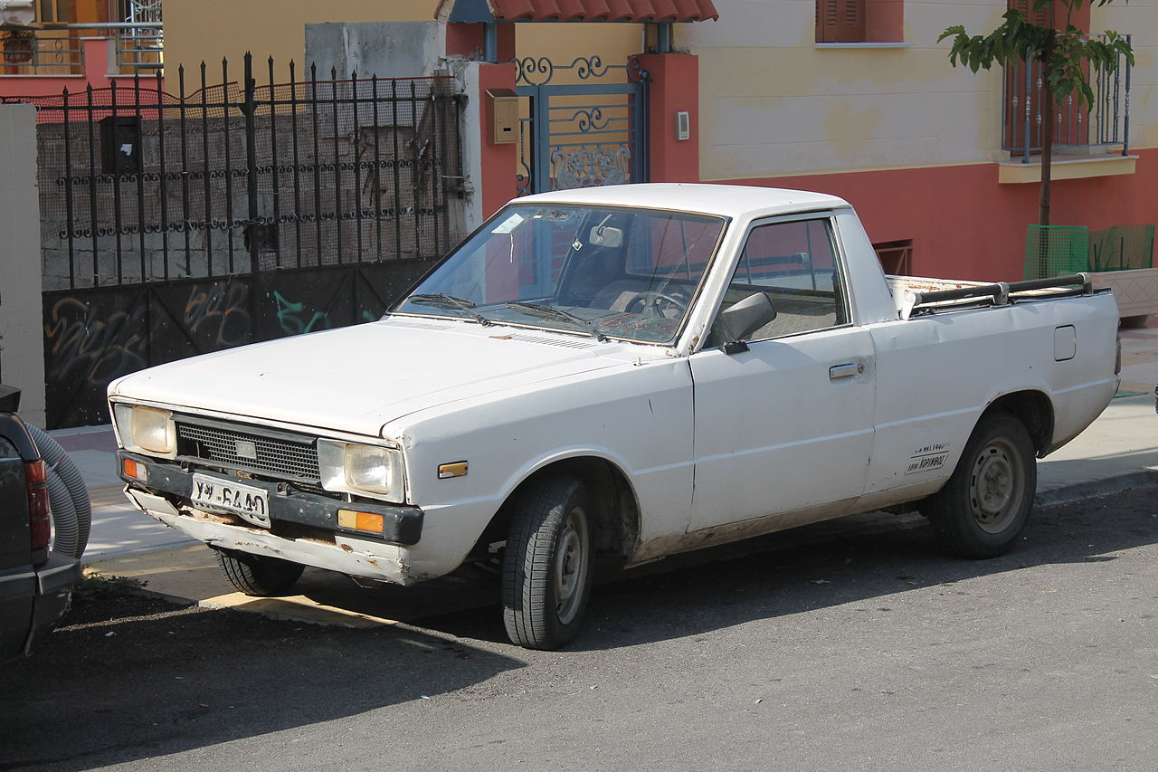 1280px-Hyundai_Pony_pick_up_truck_%2815532708451%29.jpg