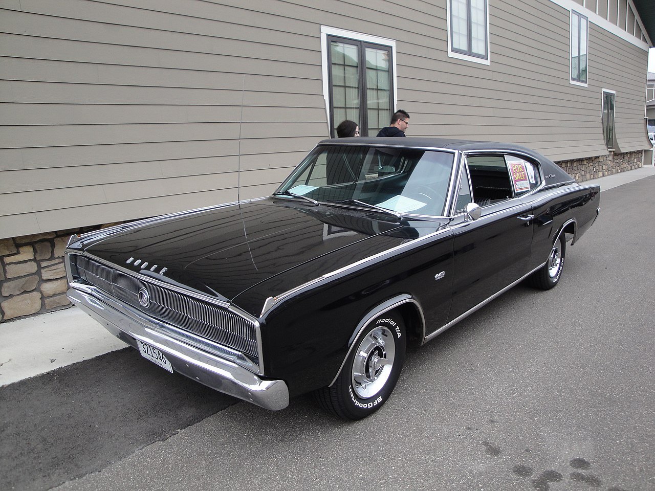 1280px-67_Dodge_Charger_%286171408742%29.jpg