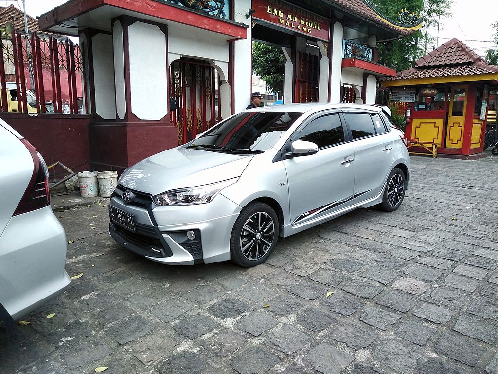 1024px-2017_Toyota_Yaris_TRD_Sportivo%2C_Malang.jpg