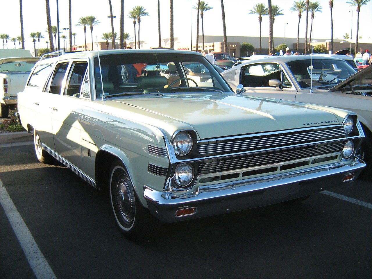 1280px-1966_Ambassador_990_wagon_azfr.jpg